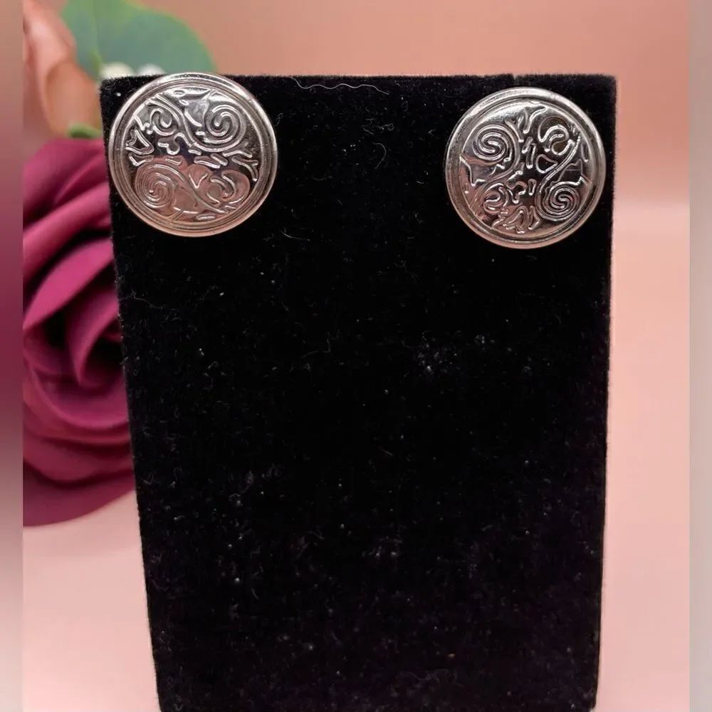 🔥❤️🔥 Embossed Swirl Metal Button Earring Round Metal Button Style Post E… - Picture 2 of 9
